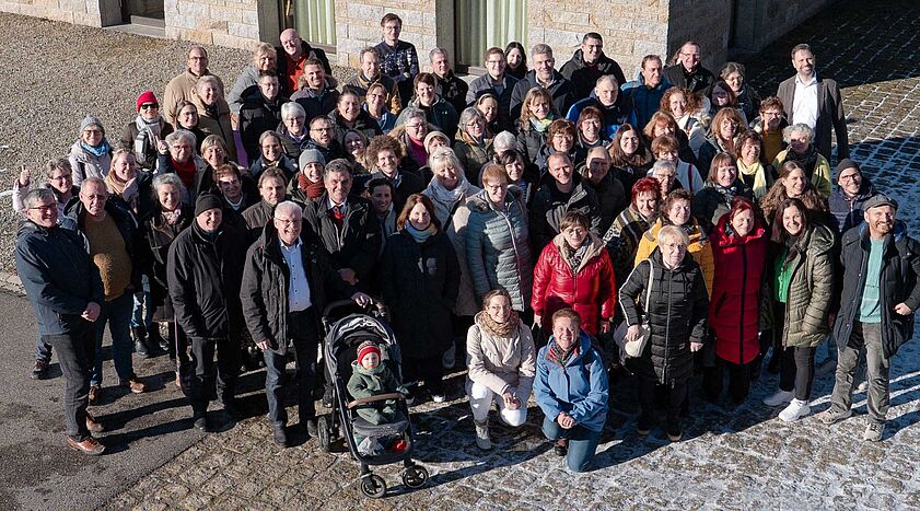 Eine große Gruppe Alpha-Begeisterter im Haus Johannisthal